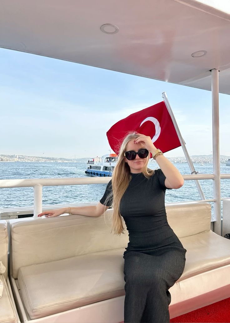 ..

Tüm Atatürkçü Vatansever Dostlara Selam Olsun...
                     👋🇹🇷🌱♥️

#Günaydın 🌤 #UzakŞehir