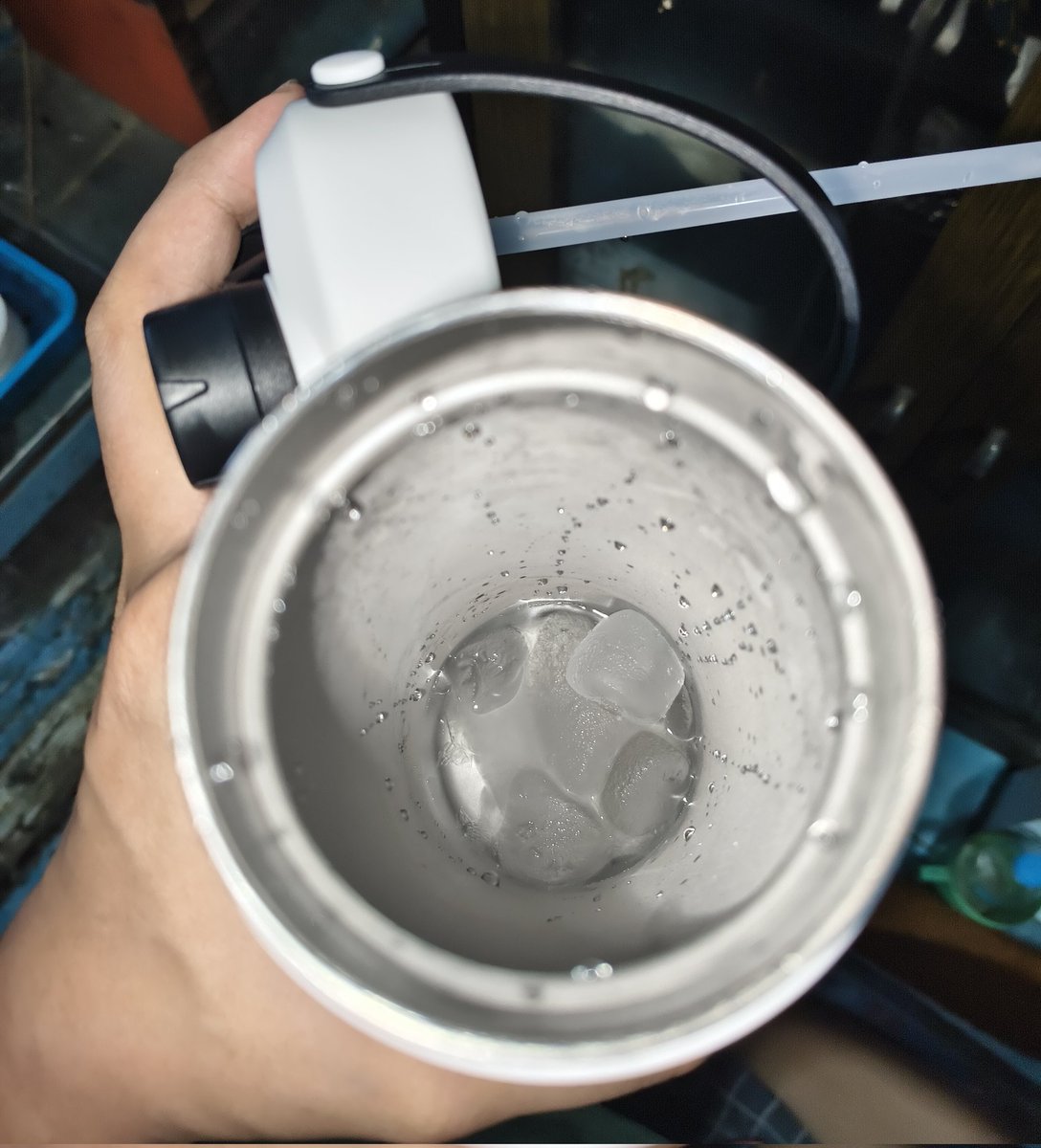 dancewithell's tweet image. Siapa sangka.. awet bgt dingin dan es batunya. Masukin es batu dari Minggu 30 November jam 17.00 dan itu tadi hari ini Senin 1 Desember jam 9.30 es batunya masih. Mereknya Powcan yaa.

 Mana dapet harga dari 150k jadi 60k 😍