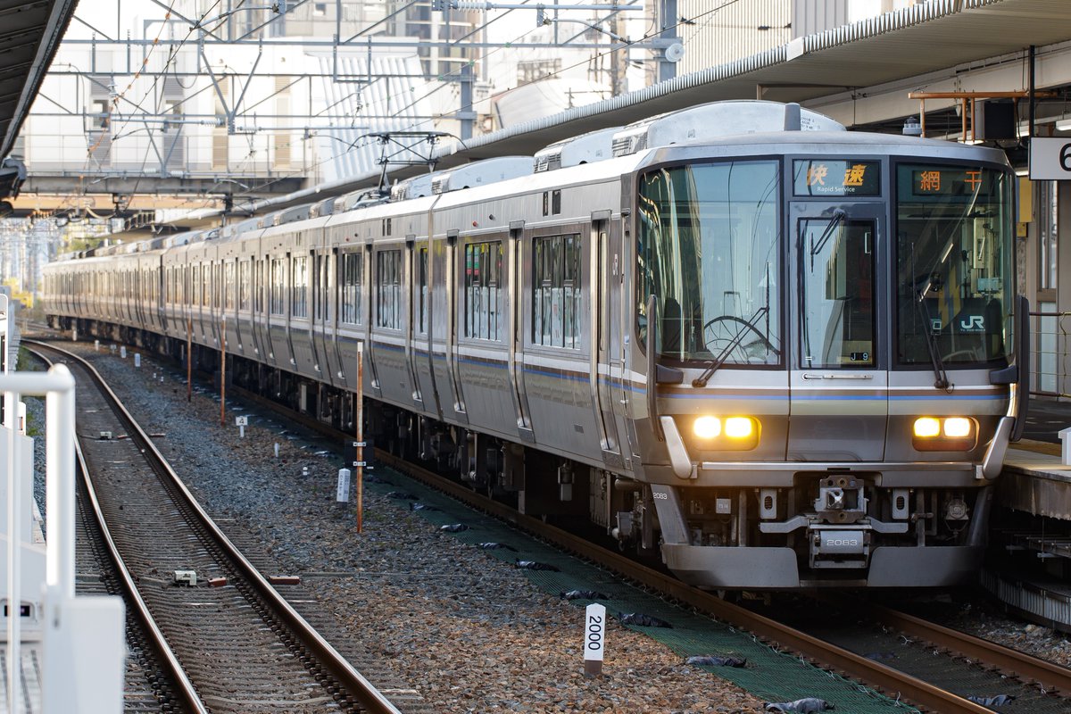 kitakinki_289's tweet image. 高槻⑥に6+6の組成で電車が来ること自体珍しい