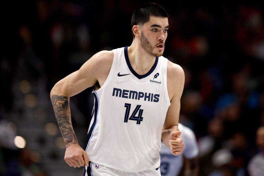 extrastats's tweet photo. Every player to record at least 32 PTS, 17 REB, 5 BLK, and 80+ FG% in a game:

🐻Zach Edey (TONIGHT)🐻
Shaquille O'Neal (1999)
Shaquille O'Neal (1994)
Hakeem Olajuwon (1993)
Hakeem Olajuwon (1992)
Benoit Benjamin (1989)
Artis Gilmore (1985)
