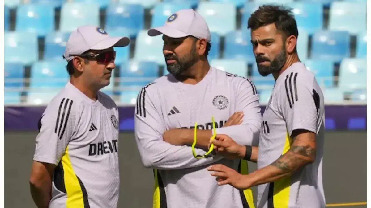 🚨UPDATE ON TEAM INDIA DRESSING ROOM IN ODI CRICKET🚨 (Ankan Kar/ Abhishek Tripathi from Ray Sportz Cricket YT).

- ODI team's atmosphere is bad.
- Coach &amp; Two big players are not on talking terms.
- Roko wanted to practice session separately, Gautam Gambhir sent a msg through