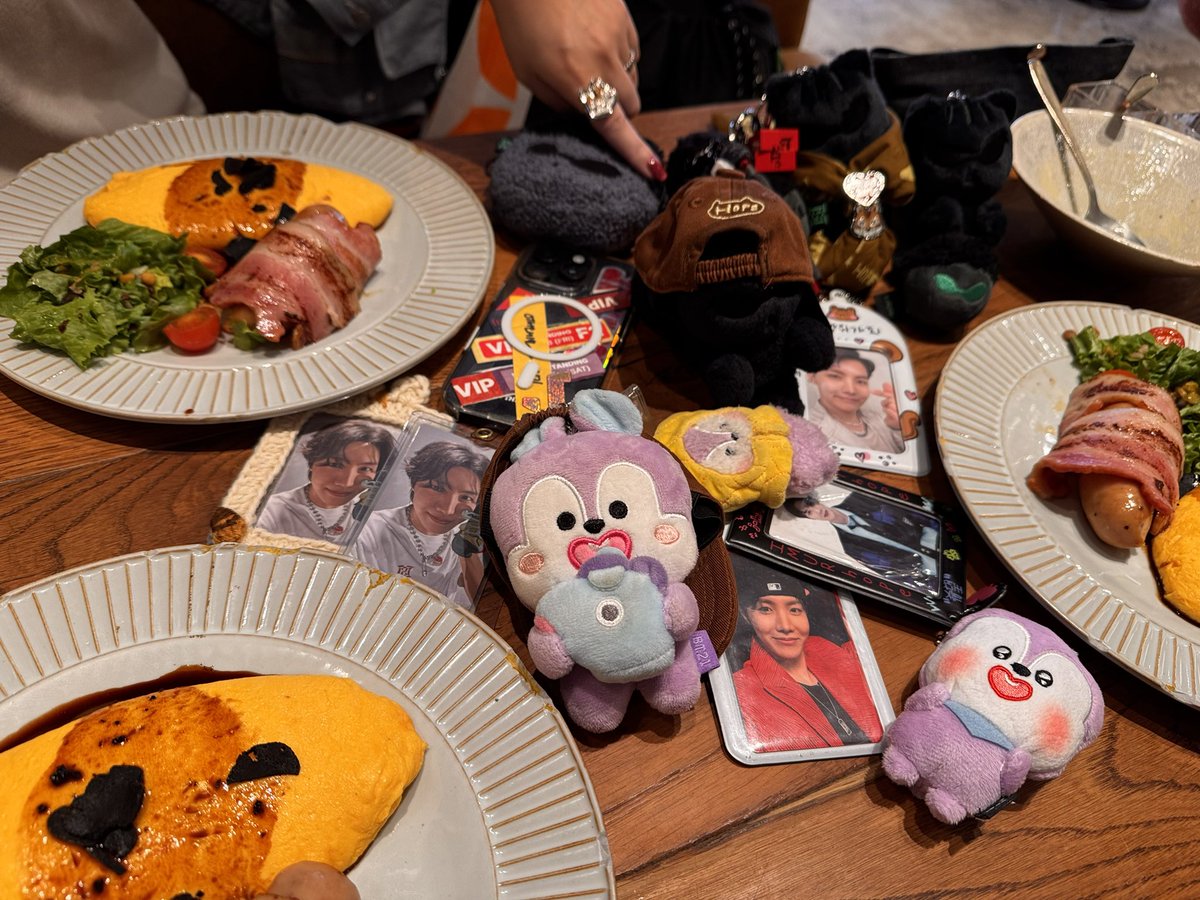 HAPPIshare0218's tweet image. 今日はホビペンの集いin名古屋だったので、HUMAN HOPEにお初、袖を通しました〜💚ミ
集まれてよかったー！
楽しかった〜！
ありがと〜😙

#jhope #HUMANHOPE
#jhopexHumanMade 
#wearingjhopestyle
#HUMANMADE