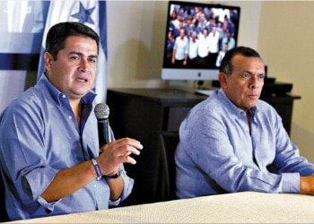 <a href="/AgustinLaje/">Agustín Laje</a> A la derecha, Juan Orlando Hernández, a la izquierda, Porfirio Lobo Sosa: ambos del Partido Nacional de Honduras (PNH), el partido de derechas en Honduras. Este es el partido que ha gobernado a Honduras desde 2010, y el principal responsable de convertir a Honduras en un