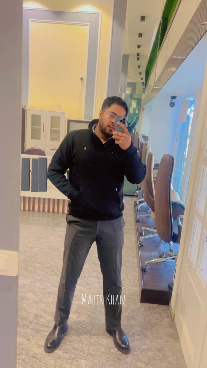 imahirkhan's tweet image. New month, same mission: show up, do great work, end the year strong.

@imahirkhan 

#work #love #robotman #DecemberWish