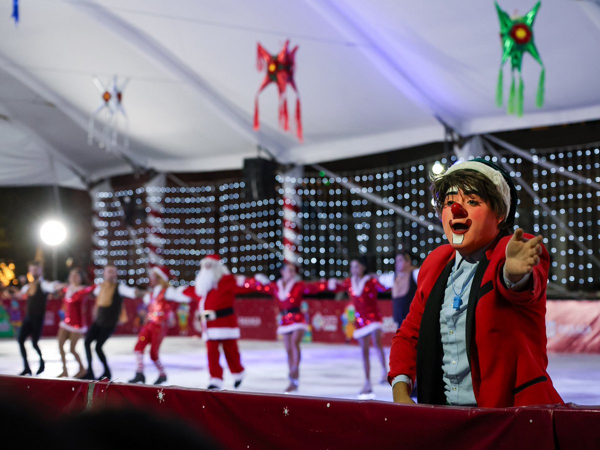 cortv's tweet photo. A través de nuestras señales acompañamos el encendido del pino, un momento lleno de luz, música y sonrisas que reunió a familias oaxaqueñas en un ambiente de alegría y comunidad. https://t.co/8hqKSZA5bJ