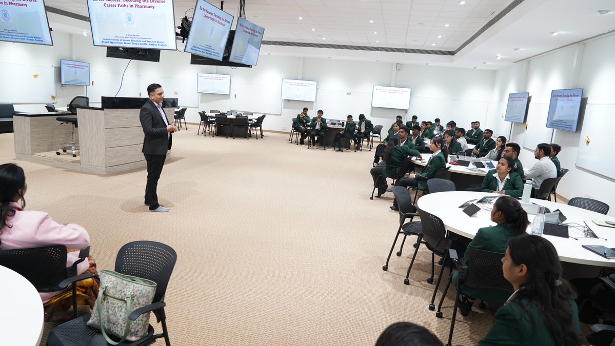 CS2_IISERB's tweet image. CS2–IISER Bhopal hosted a Scientific Exposure Visit for students &amp;amp; faculty from LNCP Bhopal on Nov 28, 2025.
Visitors explored our research ecosystem—CIF (NMR, MASS, SEM), IICE—and attended an insightful talk by Dr. Ankur Saraswat.
Proud to inspire future innovators!