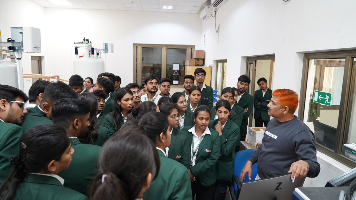 CS2_IISERB's tweet image. CS2–IISER Bhopal hosted a Scientific Exposure Visit for students &amp;amp; faculty from LNCP Bhopal on Nov 28, 2025.
Visitors explored our research ecosystem—CIF (NMR, MASS, SEM), IICE—and attended an insightful talk by Dr. Ankur Saraswat.
Proud to inspire future innovators!