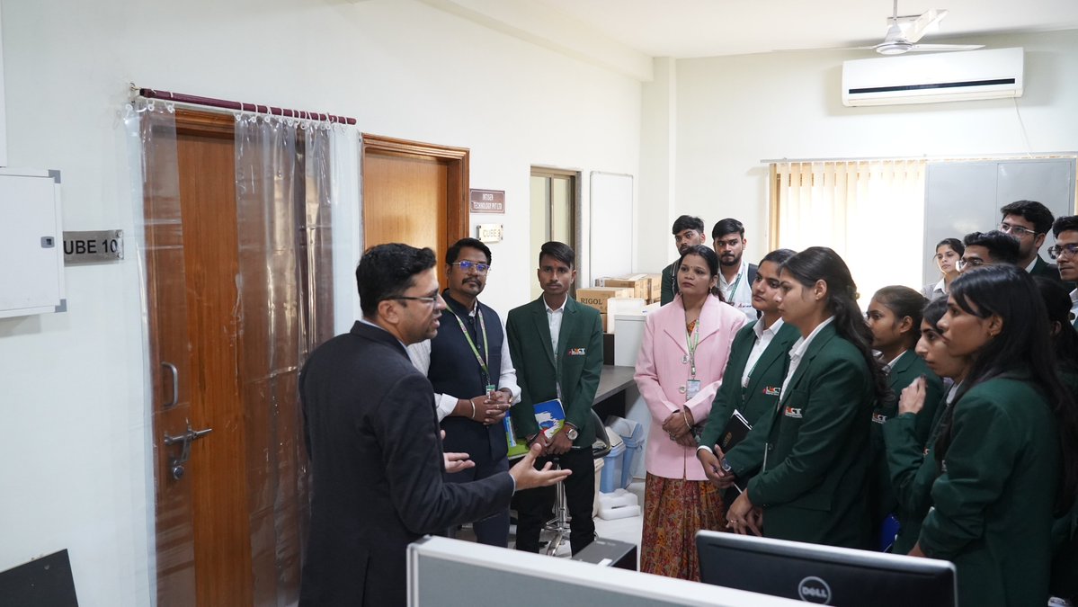 CS2_IISERB's tweet image. CS2–IISER Bhopal hosted a Scientific Exposure Visit for students &amp;amp; faculty from LNCP Bhopal on Nov 28, 2025.
Visitors explored our research ecosystem—CIF (NMR, MASS, SEM), IICE—and attended an insightful talk by Dr. Ankur Saraswat.
Proud to inspire future innovators!