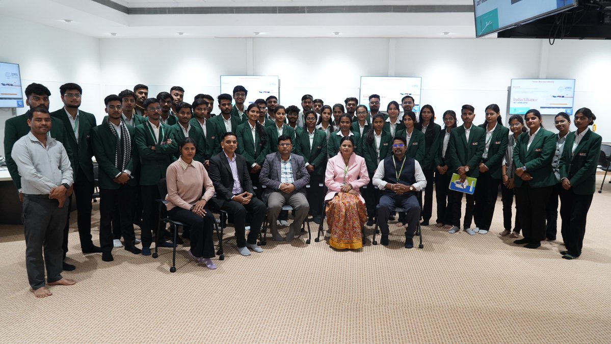 CS2_IISERB's tweet image. CS2–IISER Bhopal hosted a Scientific Exposure Visit for students &amp;amp; faculty from LNCP Bhopal on Nov 28, 2025.
Visitors explored our research ecosystem—CIF (NMR, MASS, SEM), IICE—and attended an insightful talk by Dr. Ankur Saraswat.
Proud to inspire future innovators!