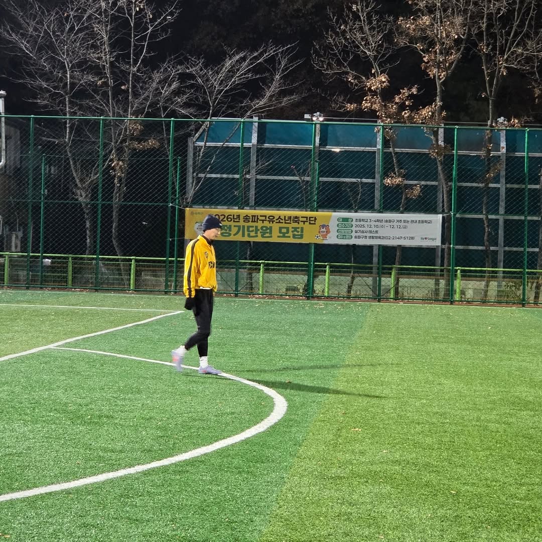 mi__ral's tweet image. 이잉 노랑노랑 겸둥이들😍 꾸준히 축구 하는 두준이 기광이 대단해.. 감기 조심 다치지말고 재밌게 하자💙💚