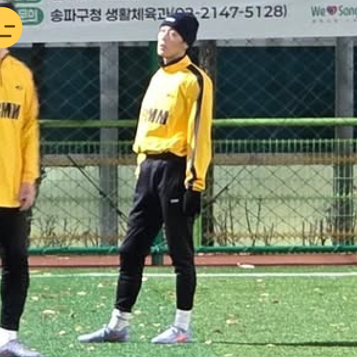 mi__ral's tweet image. 이잉 노랑노랑 겸둥이들😍 꾸준히 축구 하는 두준이 기광이 대단해.. 감기 조심 다치지말고 재밌게 하자💙💚