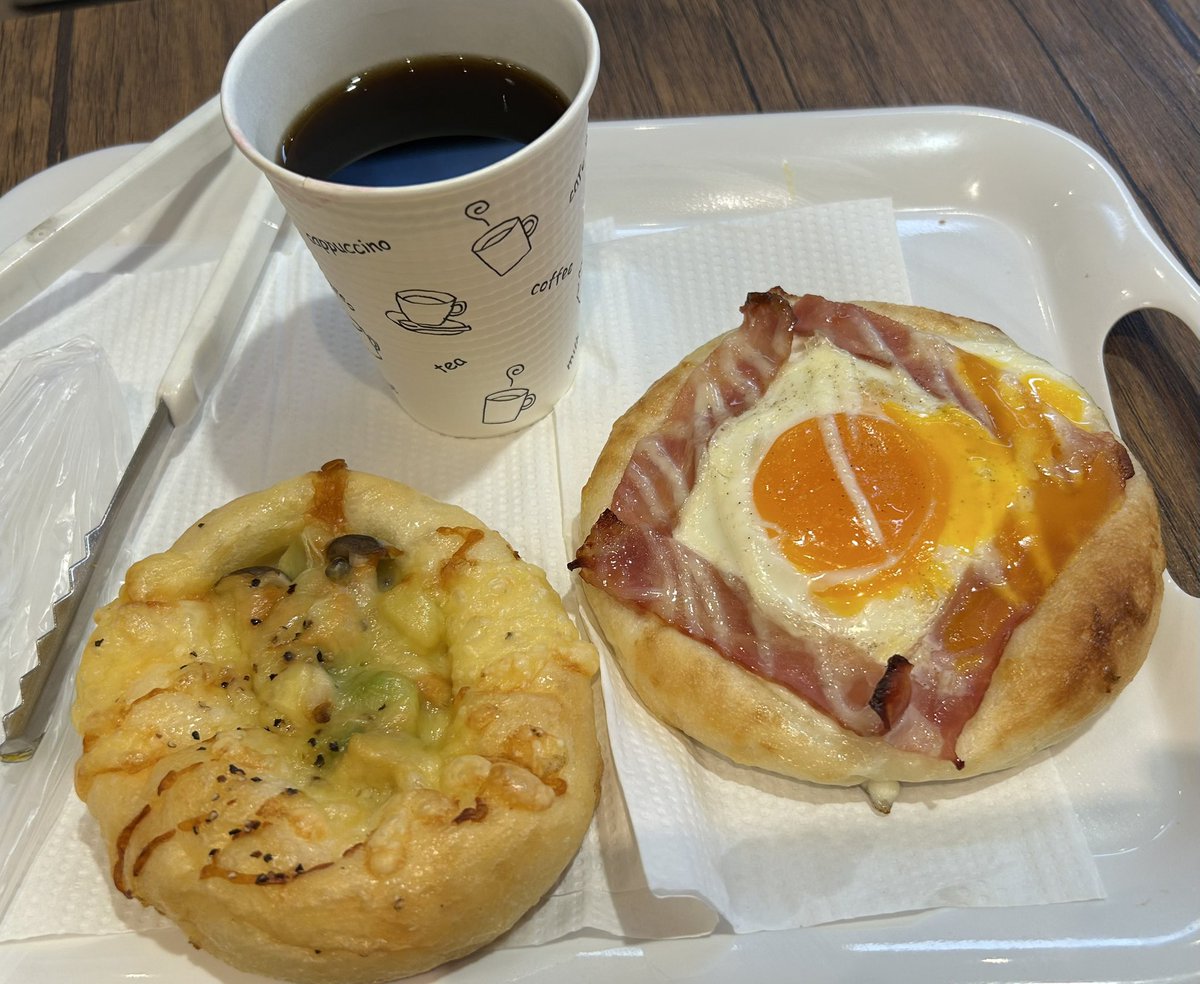 実は…もう　#奈良　なんだわ🦌
先程、大阪駅(梅田)付近から出発して！
奈良まで1時間かからん👍
今！行きつけの店😋で遅い朝食🥐☕️
確かに… 奈良公園付近、観光客少ないな🤔
大阪でも中国語はほとんど聞かんな🤔奈良はもっと少ないかな？やはり影響あるんかな🤔