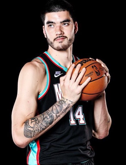 TheHoopCentral's tweet photo. Zach Edey over the last 3 games:

19.3 PPG
17.0 RPG
3.3 BPG
71.8% FG
32.0 MPG https://t.co/DhUCdaqU2A