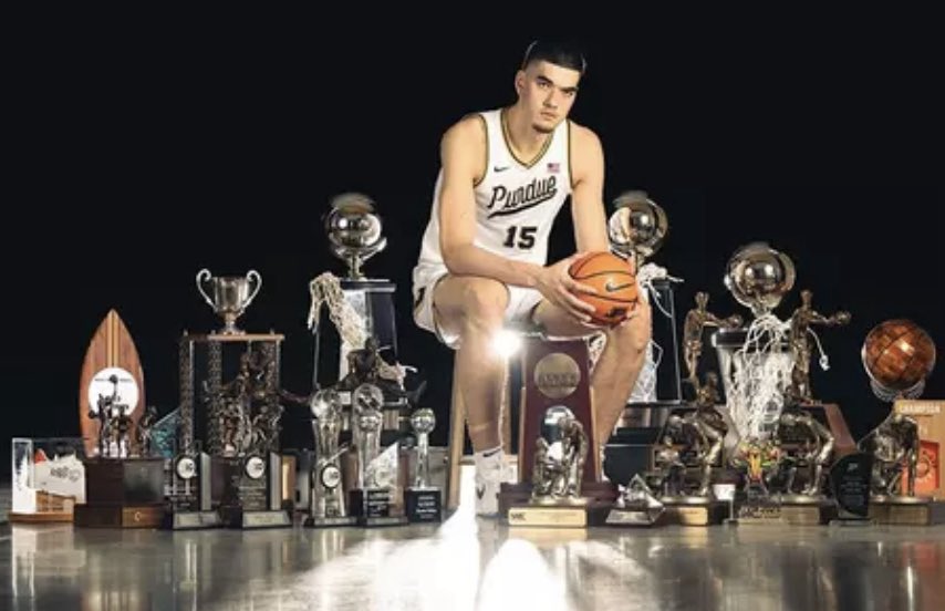EdeyMuse's tweet photo. Zach Edey is the FIRST PLAYER IN NBA HISTORY to record:

30+ PTS
15+ REBS
6+ OREBS
5+ BLKS
>75% FG
>= +25 Plus/Minus

The GOAT 🐐🚂 https://t.co/JTiXuLvDW5