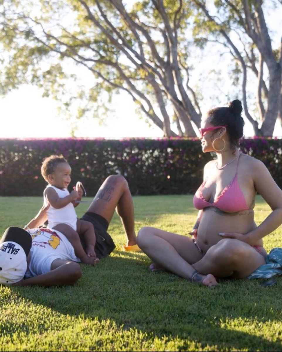 headnavy's tweet image. Rihanna shares new picture of her, Rocky, and Rza 💙