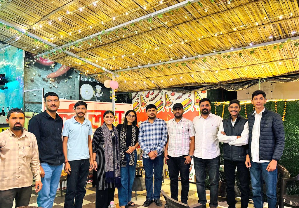 भाई <a href="/SunilGatiyala21/">सुनील चौधरी🖋️🖋️</a> जी को "लीलण  रूफटॉप कैफे" के शुभारंभ की बहुत बहुत बधाई ओर शुभकामनाएं 💐

📍80 फिट रोड महेश नगर जयपुर

<a href="/SubhashBhamu/">Subhash Bhamu</a> <a href="/jaipursunil_/">Sunil Choudhary 🇮🇳</a> <a href="/SangitaBishnoi_/">Sangita Bishnoi</a>