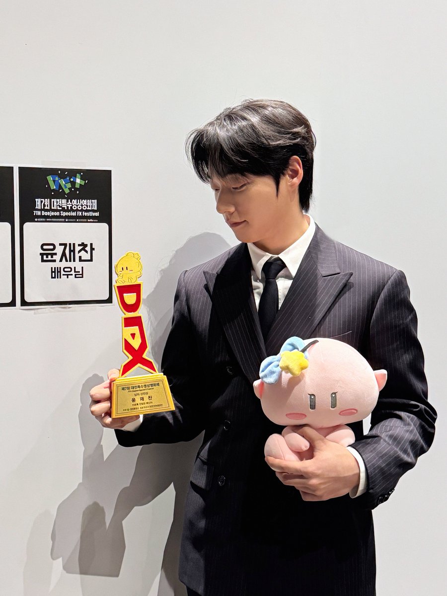 GDMoon_official's tweet image. [#윤재찬 / #YOONJAECHAN]
⠀
윤재찬, MBC '이토록 친밀한 배신자'로 
첫 신인상 "초심 잃지 않을 것
(출처 : MBC연예｜네이버 TV연예)
⠀
📰 naver.me/5v3qrIIK
⠀
#ジェチャン
#골든문 #GOLDENMOON #GDM
