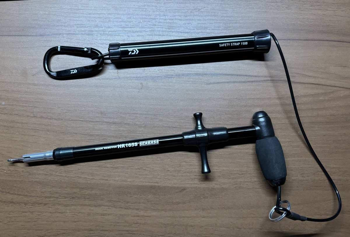 os52756579's tweet photo. スタジオオーシャンマークのフックリリーサー買っちゃいました〜☺️
ホッケでデビューしたけど針外しやすくて便利！！プライヤーで外すのでも全然問題ないけどこれあったら安定して外せる！ような気がする😎
次はもっと大物の血を吸わせてやるからな🧛 https://t.co/Xp0pxkTpjV