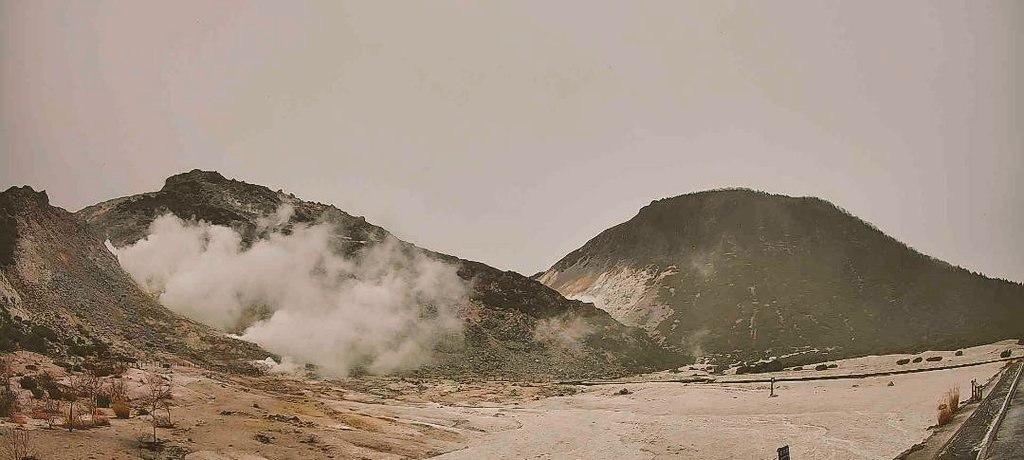 本日もよろしくお願いします!!
こちらは昨日の硫黄山です!!
雪がちらつく季節となってきました❄
観光の際は暖かいジャケットをお忘れなく😊#硫黄山 #道東三湖 #旅行 #北海道 #観光