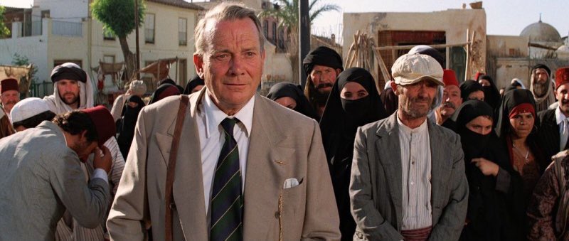 Buenos días a todos!
Hoy saludamos a Marcus Brody, director de museo que tiene amigos en todos los pueblos y ciudades de aqui a Sudan, conoce sus costumbres, habla una docena de lenguas, se mezcla con el pueblo, puede desaparecer y no ser visto jamas