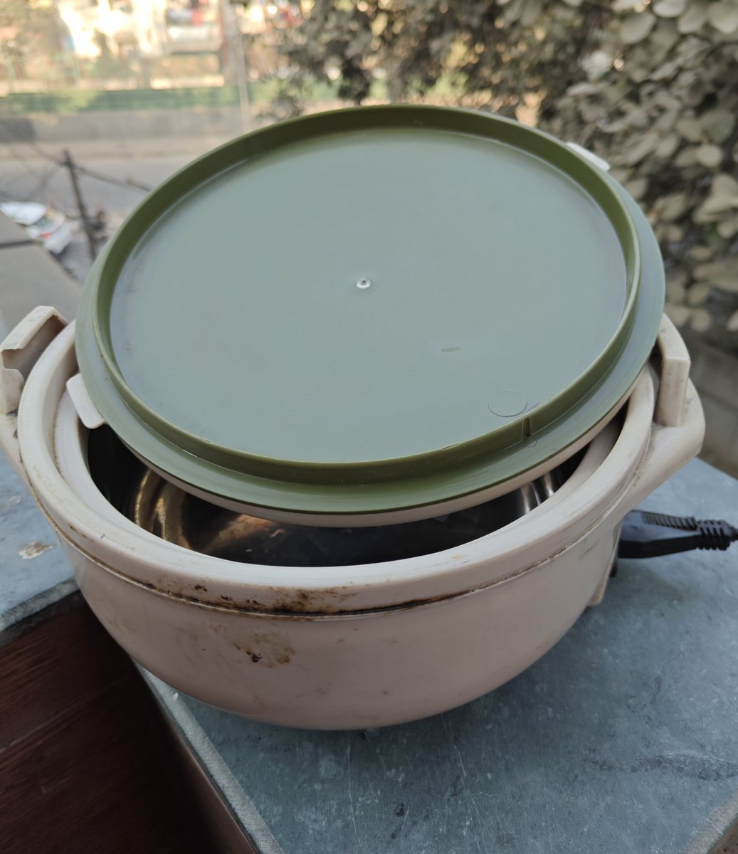 Most Gen Z's don't know how innovative the 90's were for us Millennials <a href="/TheDeshBhakt/">The DeshBhakt 🇮🇳</a>. This is an electric casserole made proudly in #India, still working after 3 decades whereas no such items are now to be found in #NewIndia.