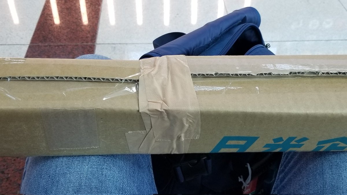 トランジットでポスター状態確認
見た感じ中身は無事そうでひと安心ですわ