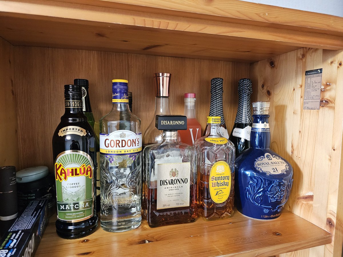 작고 소중한 술창고 :)