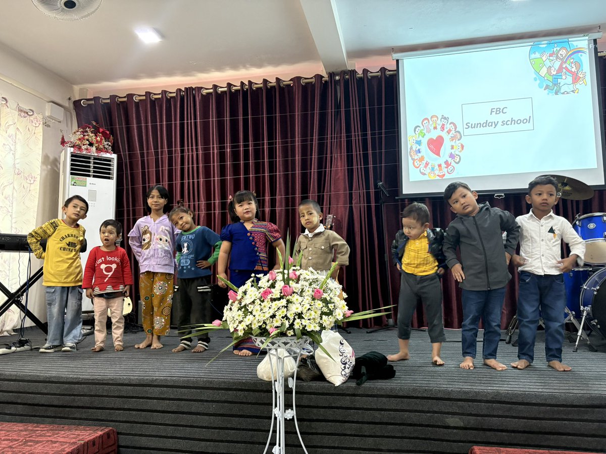 RobinBiak's tweet image. Sunday service