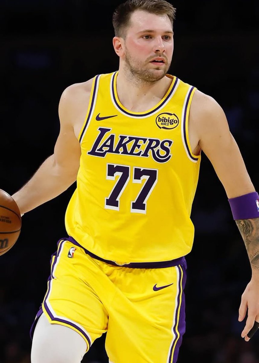 LUKA DONCIC OVER THE LAST 6 GAMES:

37.2 PPG
9.2 APG
8.5 RPG
1.7 SPG
47.4% FG
37.7 MPG