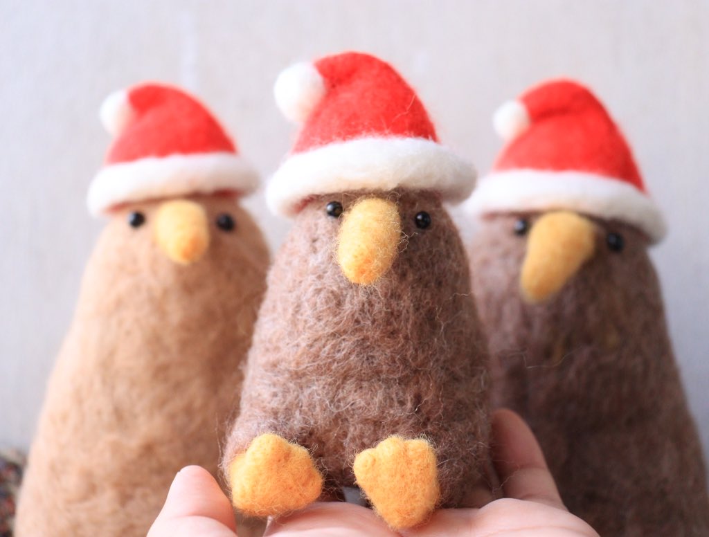 クリスマス準備🎄🎅💛 オーダーいただいた サンタ帽子3サイズ完成♫