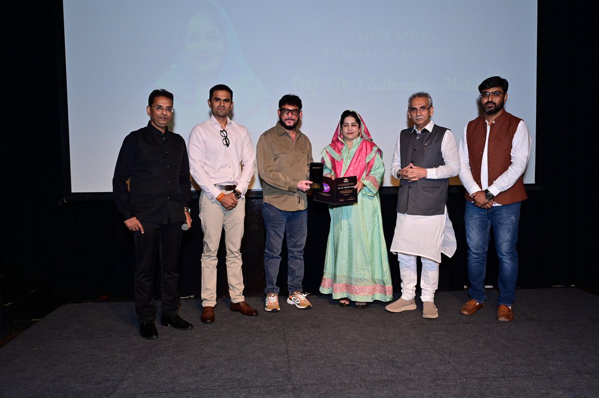zeba2911's tweet photo. ✨ *Alhamdulillah, Proud &amp; Grateful Moment* ✨
Glad to share that I was honored with an award from Griffin and Gallinews on 29th Nov 25
It was truly a privilege to receive this award at the hands of MLA Amin Patel, Adv. Waris Pathan, Sameer Wankhede, Salim Bhai, and Ali Bhojani. https://t.co/I8AgSSIrbQ