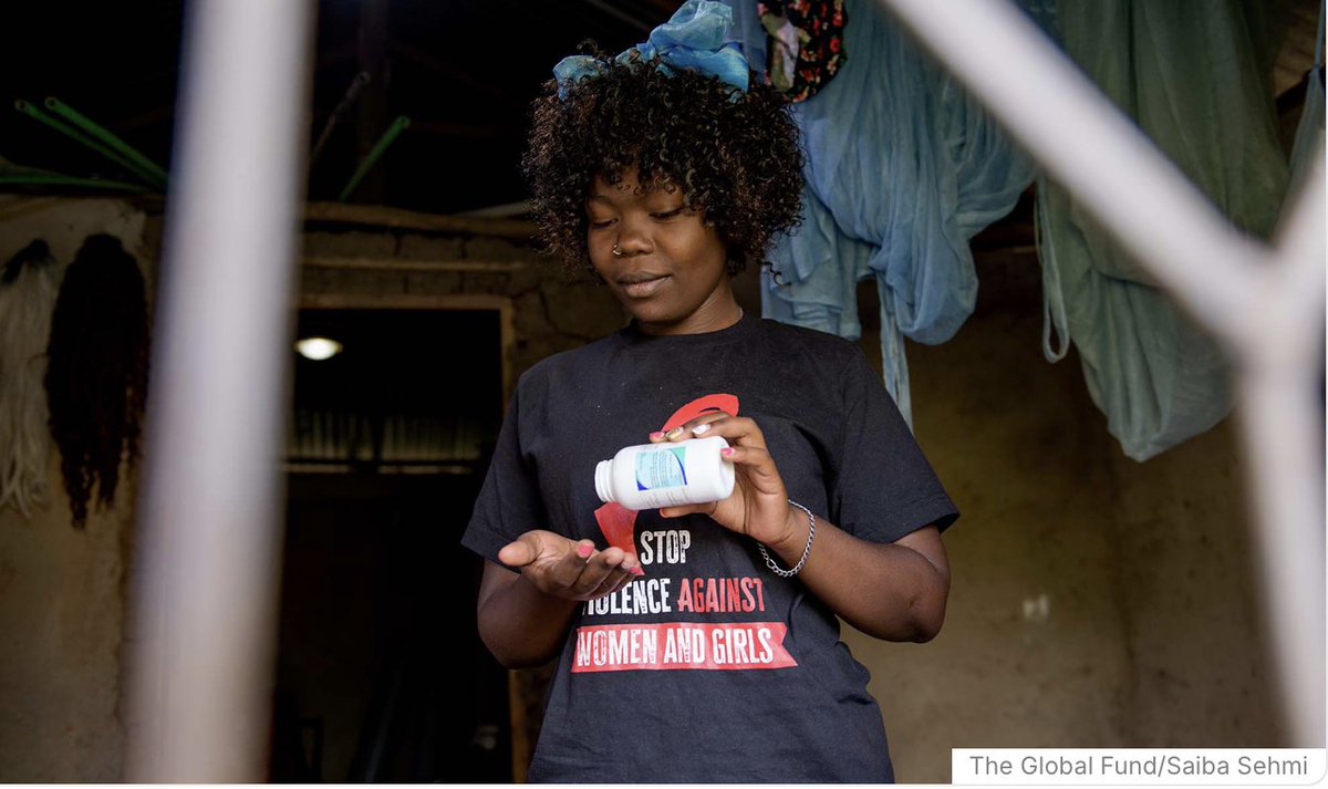 DevelopingNGOs's tweet image. A future free of #AIDS is reachable. Thanks to @GlobalFund &amp;amp; partners action has driven a 40% drop in new #HIV since 2010 but shrinking funding, debt crises, conflict &amp;amp; eroding #HumanRights risk reversing gains. We need bold investment &amp;amp; strong leadership to sustain progress