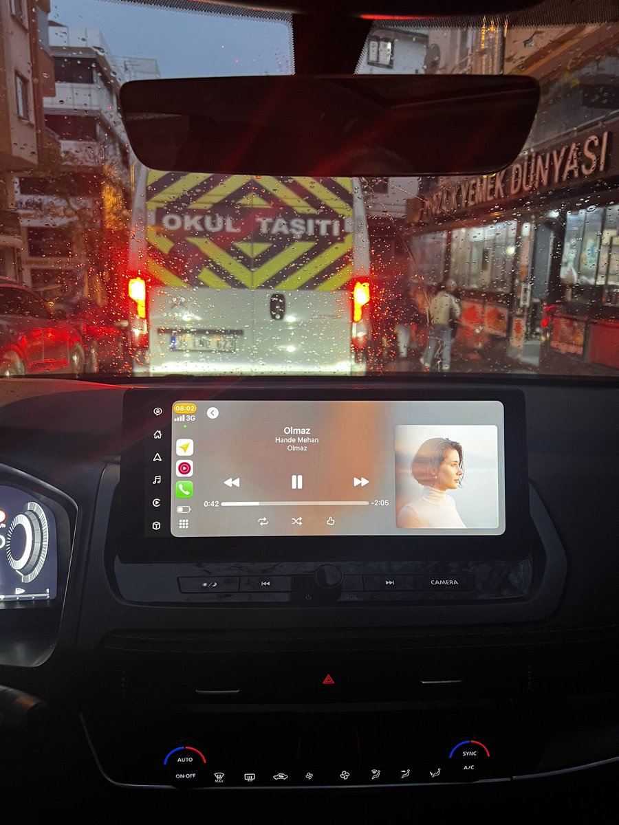 Haftaya pozitif başlamak için nedenler arıyorum.Mis gibi yağmur yağıyor ama ofise gitmeden ona da mutlu olmak imkansız..
Her neyse…
Herkese #günaydın🌸
Miss gibi bir haftamız olsun🤍