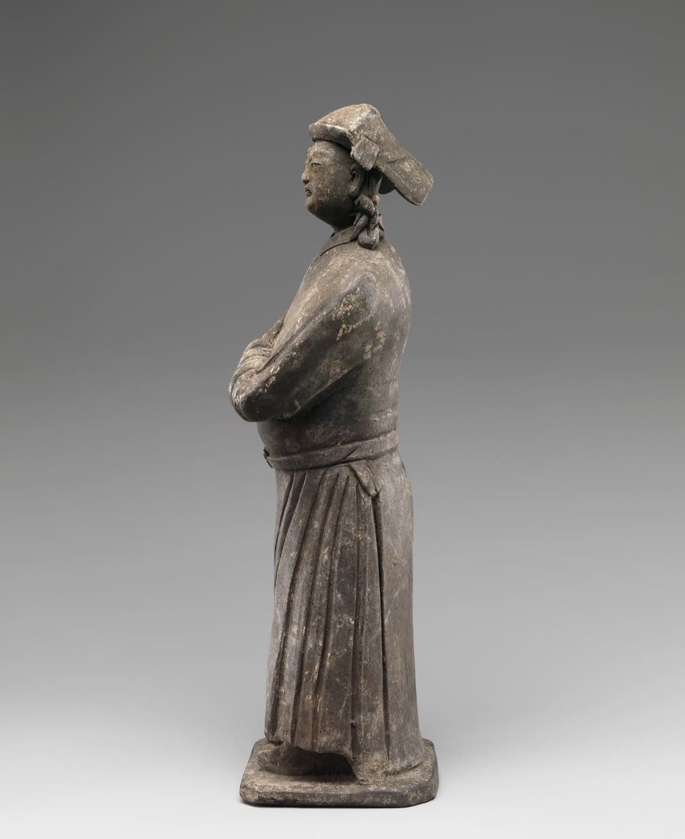 themongolmn's tweet image. 13-р зууны Монголчуудыг анх удаа бодитоор дүрсэлсэн баримал. Хэмжээ нь тийм ч жижиг биш 28.5x 8.2 см хэмжээтэй. 
Өдгөө The Metropolitan Museum of Art, New York музейд хадгалагдаж байна.