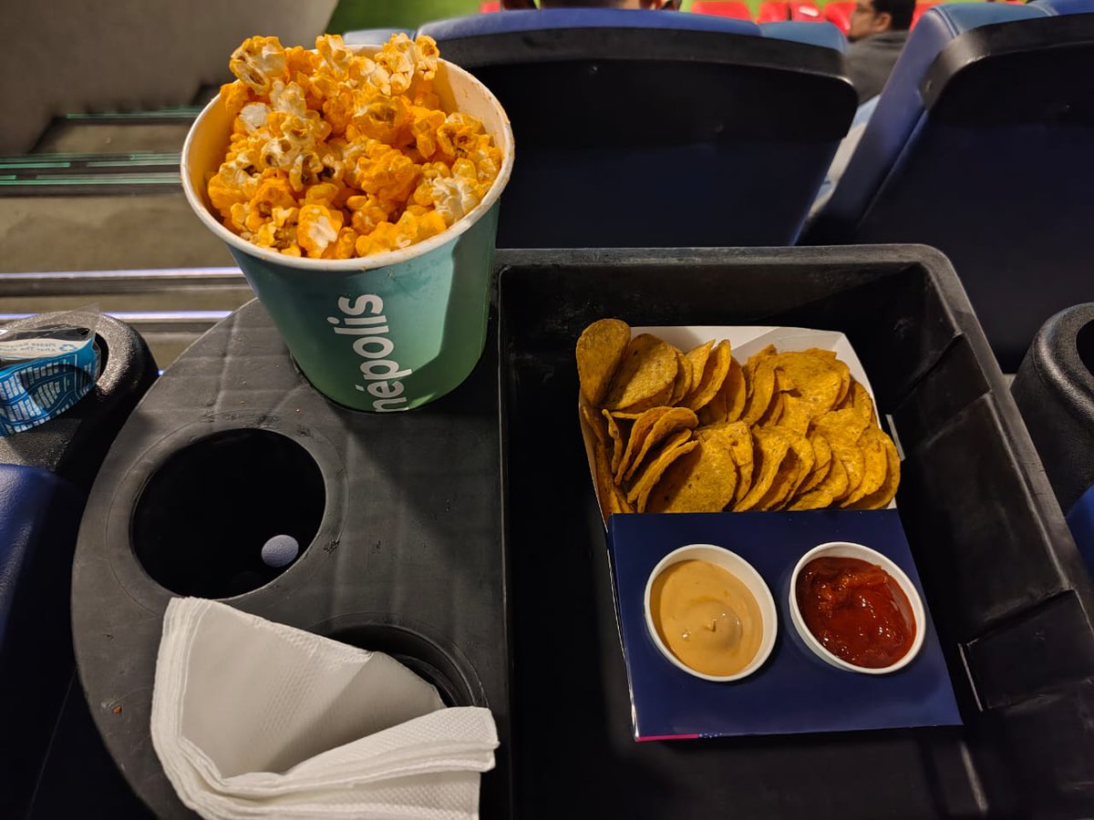 dhakadgirl8's tweet image. november dump✨