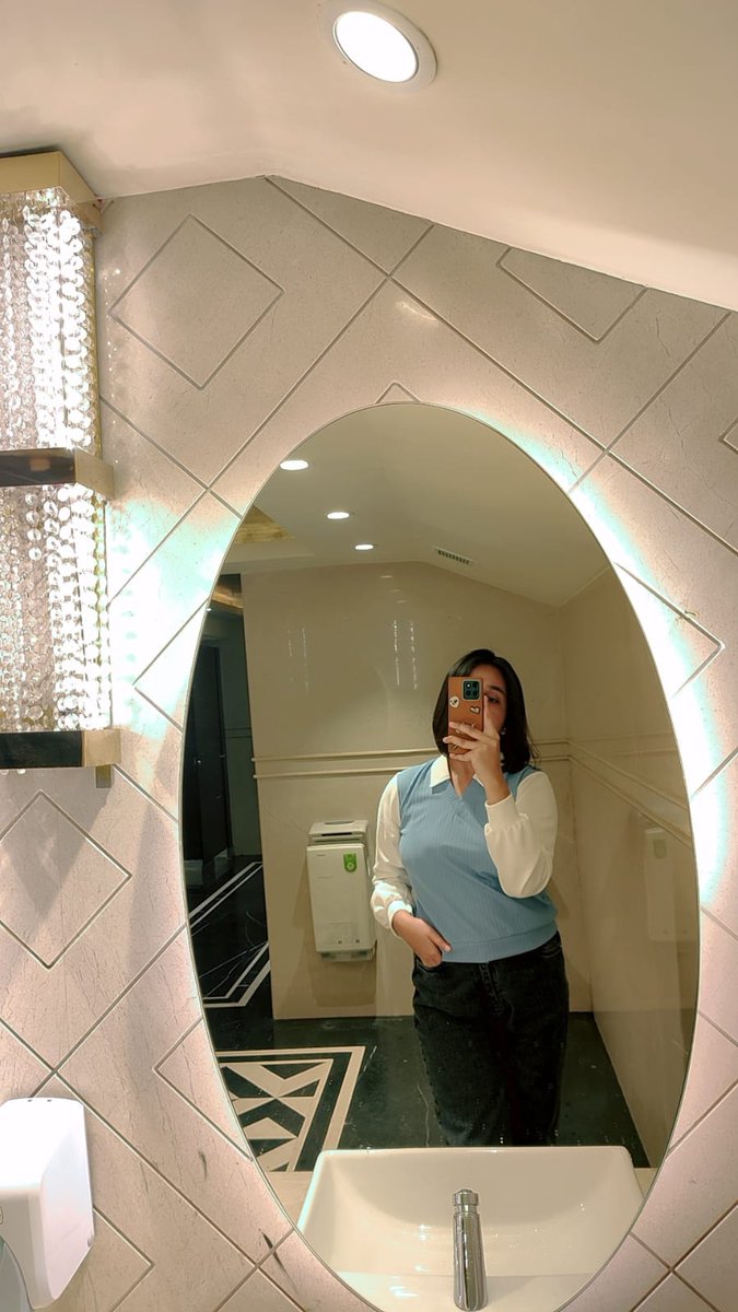 dhakadgirl8's tweet image. november dump✨