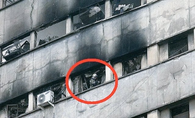 اعلیحضرت،

شاید....

اگر به جای باقر پرهام، پادشاهی‌خواهان را میپذیرفتید، پلاسکو و انسانهای داخلش تبدیل به خاکستر نمیشدند!

سالها آزموده را آزمودید.

<a href="/PahlaviReza/">Reza Pahlavi</a> 
<a href="/ShahbanouFarah/">FARAH PAHLAVI - فرح پهلوی</a> 

#پاينده_ایران