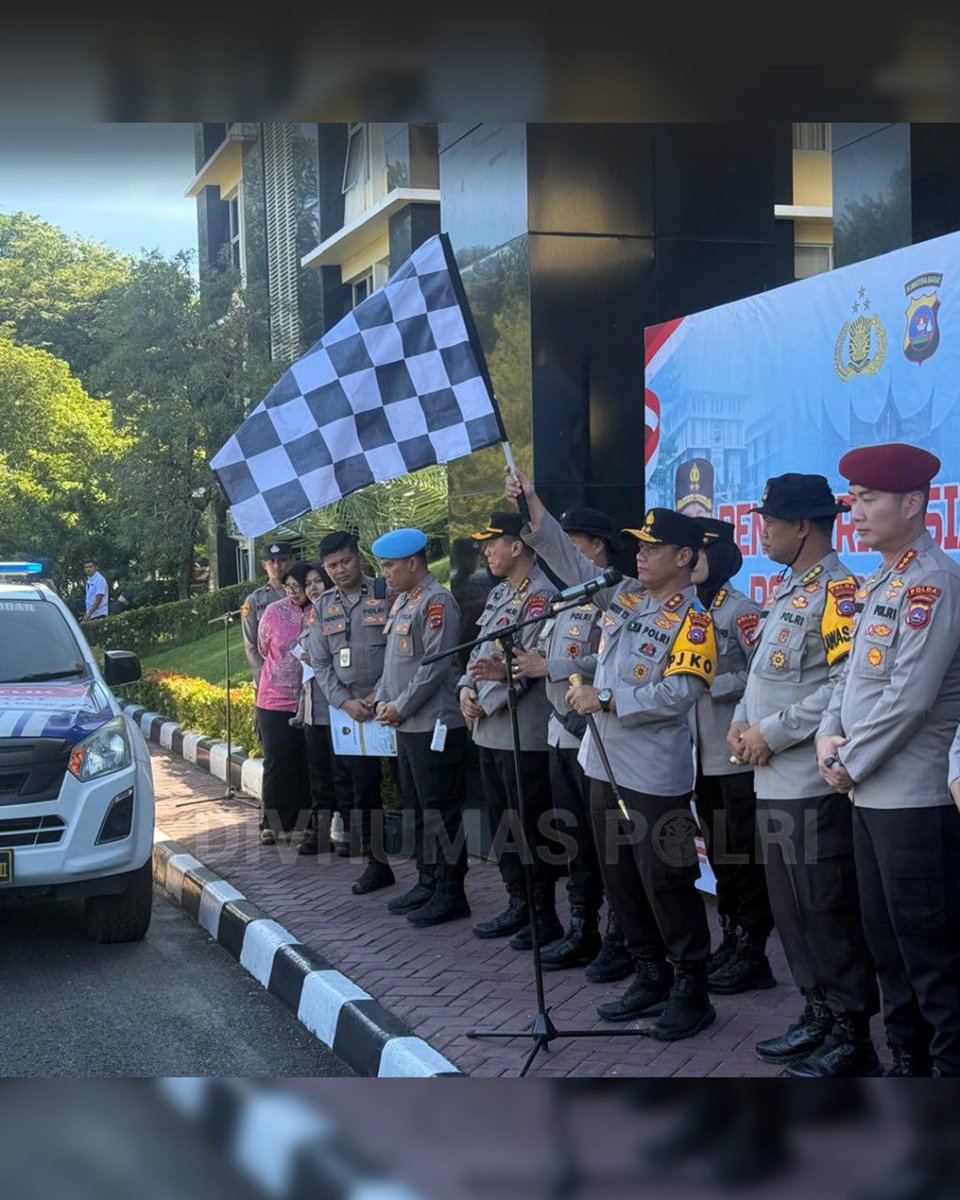 Banjir dan longsor melanda Taput, tapi bantuan datang lebih cepat. Kapolri Jenderal Polisi Drs. Listyo Sigit Prabowo, M.Si., mengirim 3,5 ton bantuan mulai dari makanan, obat-obatan, kasur, hingga tenda pengungsian. Semua akan segera didistribusikan ke