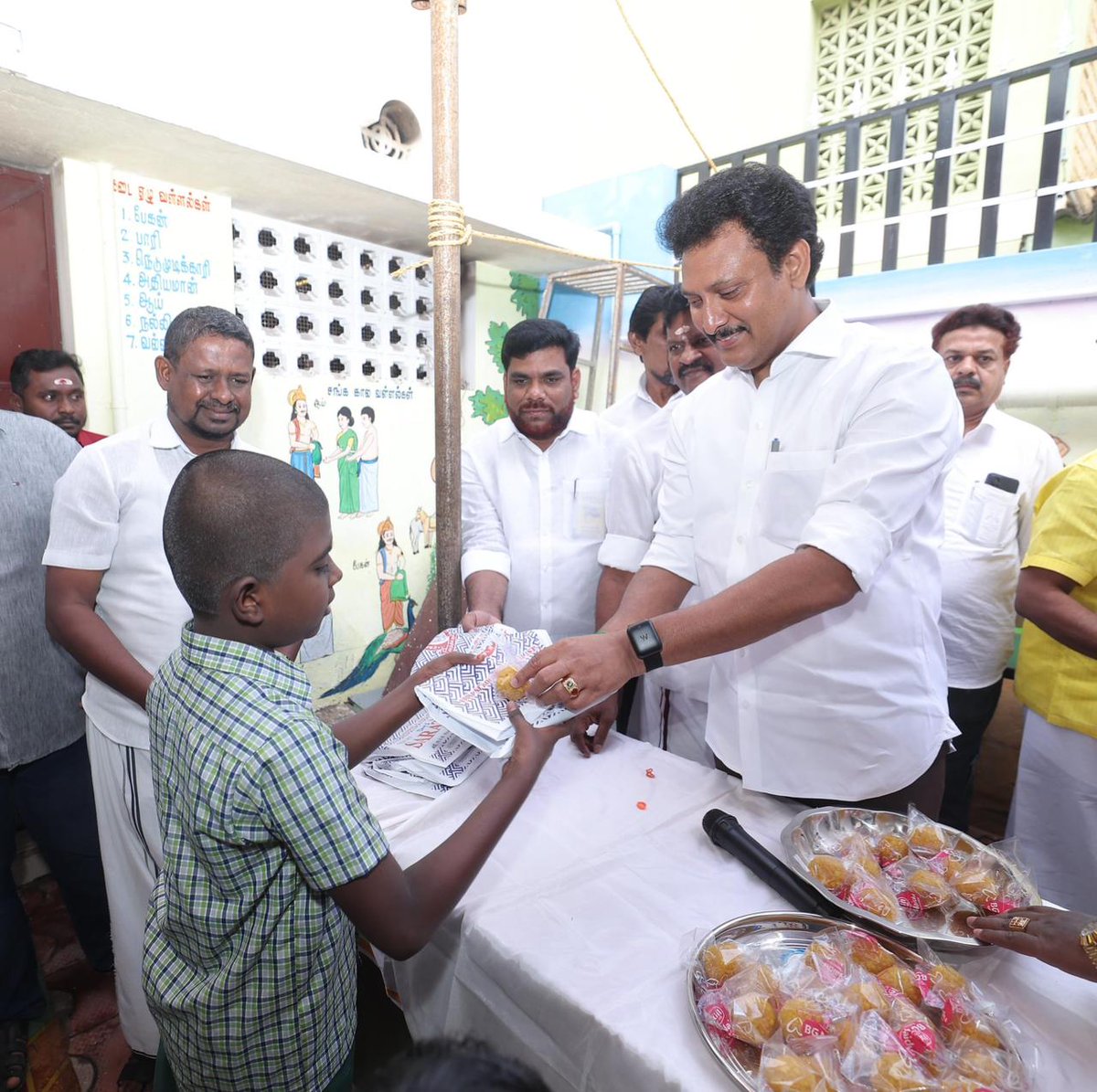 Anbil_Mahesh's tweet image. கழக இளைஞரணிச் செயலாளர்-மாண்புமிகு துணை முதலமைச்சர் @Udhaystalin  அவர்களின் பிறந்தநாளை முன்னிட்டு திருச்சி(தெ) மாவட்டம் மற்றும் திருச்சி(கி) மாநகரக் கழகப் பொறியாளர் அணிகளின் சார்பாக அரசுப் பள்ளிகளுக்கு RO Water இயந்திரம் வழங்கினோம்.

#திருச்சி சௌராஷ்டிரா நகரில் அமைந்துள்ள…