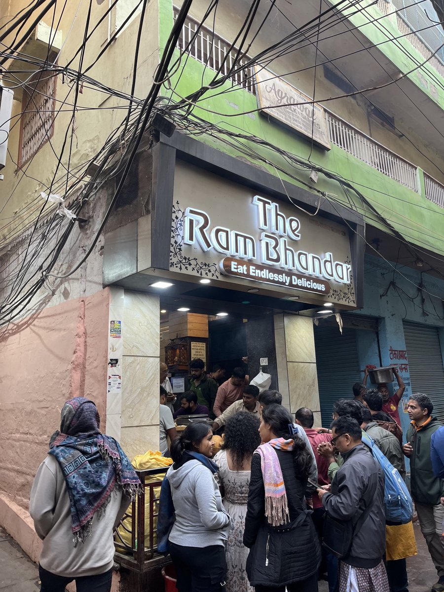 RRK_coder's tweet image. missed the train, but the kachauri was worth it 😋😋🥰