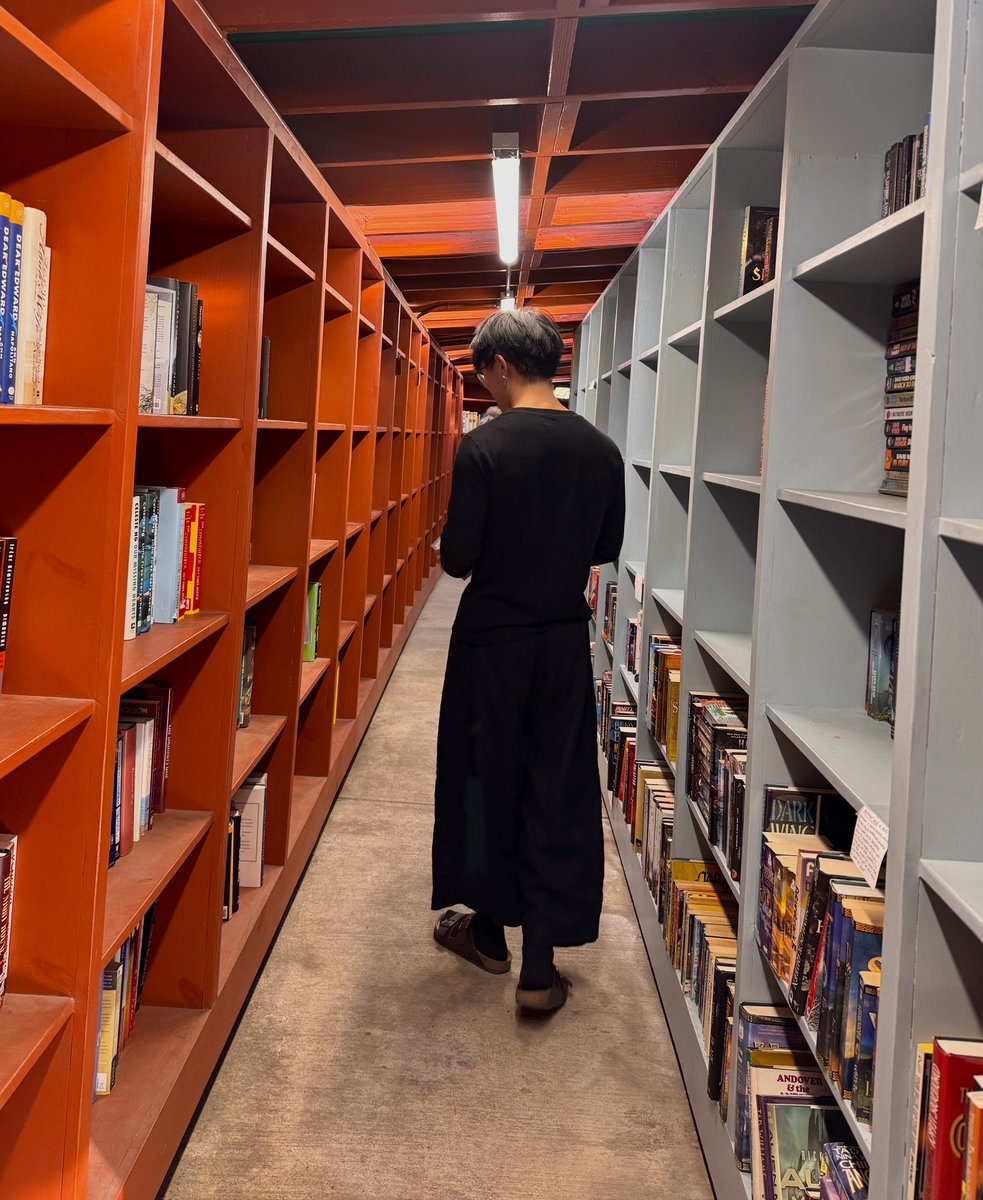 marcusychua's tweet image. - paperbacks won’t track your cookies
- seikos won’t send push notifications
- fujifilms won’t interject spam calls

analogs are the antidote to the algorithm :)