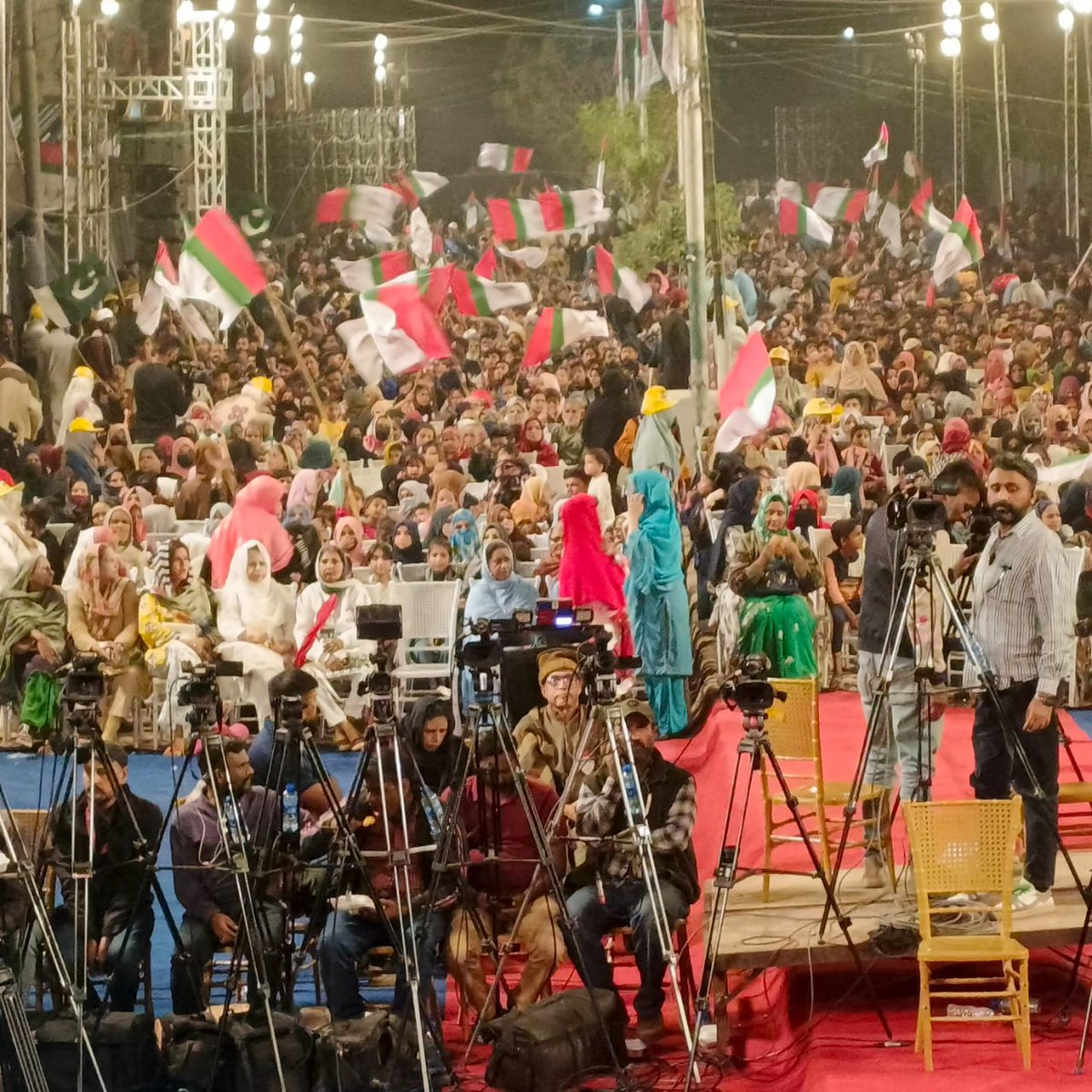 noorjahan110's tweet photo. یہ پیسہ ایم کیو ایم پاکستان کے اراکین اسمبلی کا نہیں بلکہ اس شہر کے عوام کا ہے
ڈاکٹر خالد مقبول صدیقی

یہ تنظیم شہیدوں کی امانت ہے اگر کوئیMQMسے زیادہ بڑا بننے کی کوشش کریگا تو آپکا یہ فرض بنتا ہے کہ اسکو اسکی صحیح حیثیت یاد دلائیں
@Conv_KMS
@ZahidMansori
#MQMPRisesAgain https://t.co/dE0CVTqWO7