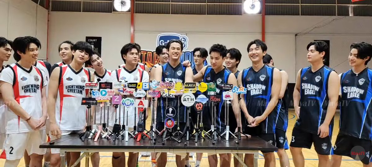 poisedamor's tweet image. si adek tanpa pacar besarnya jadi keliatan tinggi banget (emg tinggi si)