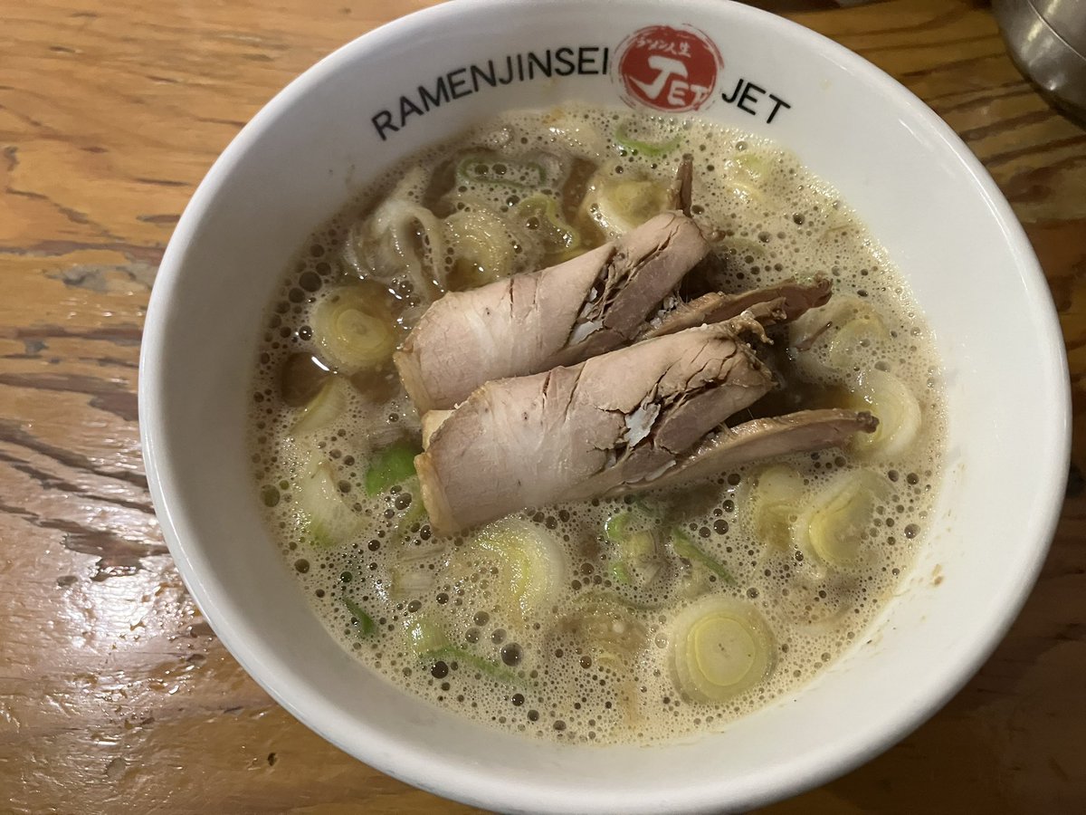 n0f7uo's tweet photo. 本日の一杯🍜
玉造　ラーメン人生JET600さん
限定　煮干しねぎそば💨

上品な優しい煮干しの醤油ベーススープ
ねぎのザクザクが
ええ仕事しててウマ😋
JETは外さんなぁ❗️
ご馳走様でした♪ https://t.co/yU7m3GPEiM