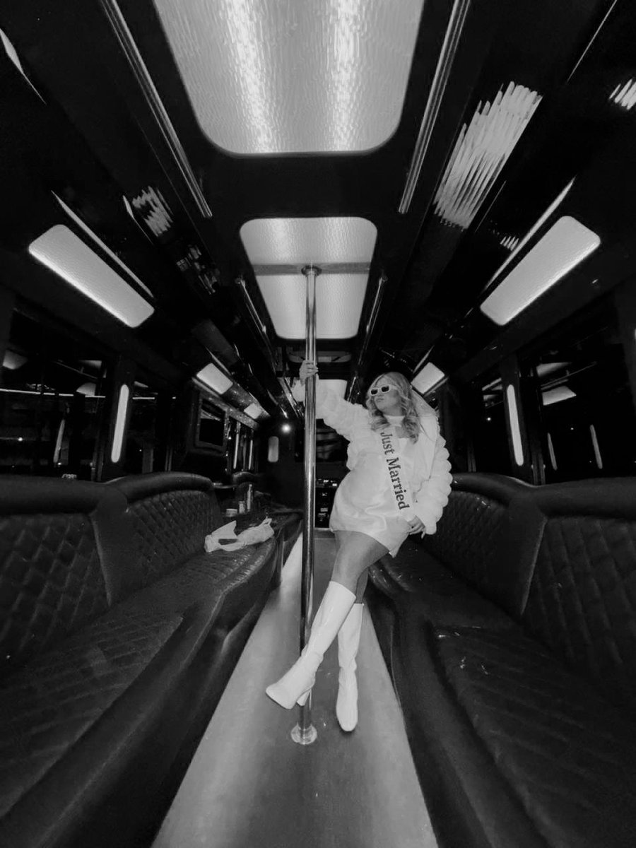 melyachh's tweet photo. That’s what you get for waking up in Vegas💒🍒🎰 https://t.co/pJBbe8rr4T