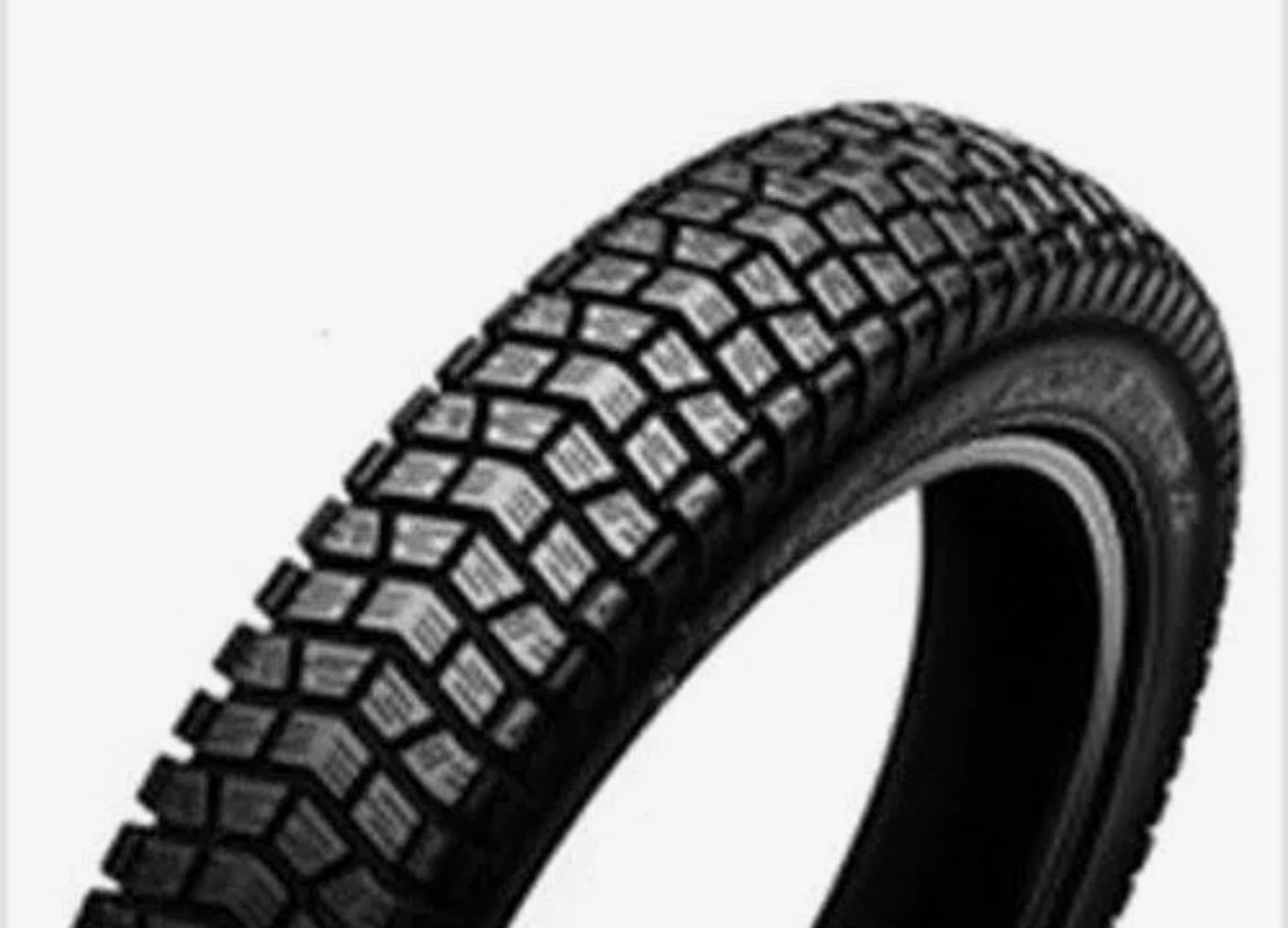 バイク用のスタッドレスタイヤってのをネットで見てると無性に履いて雪