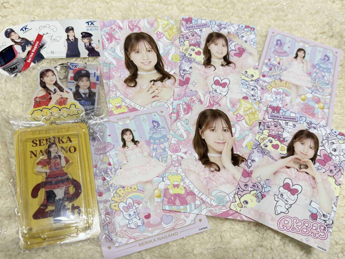 AKB48アトレ秋葉原 秋葉原駅の改札出たら 大きい私たちの看板あって