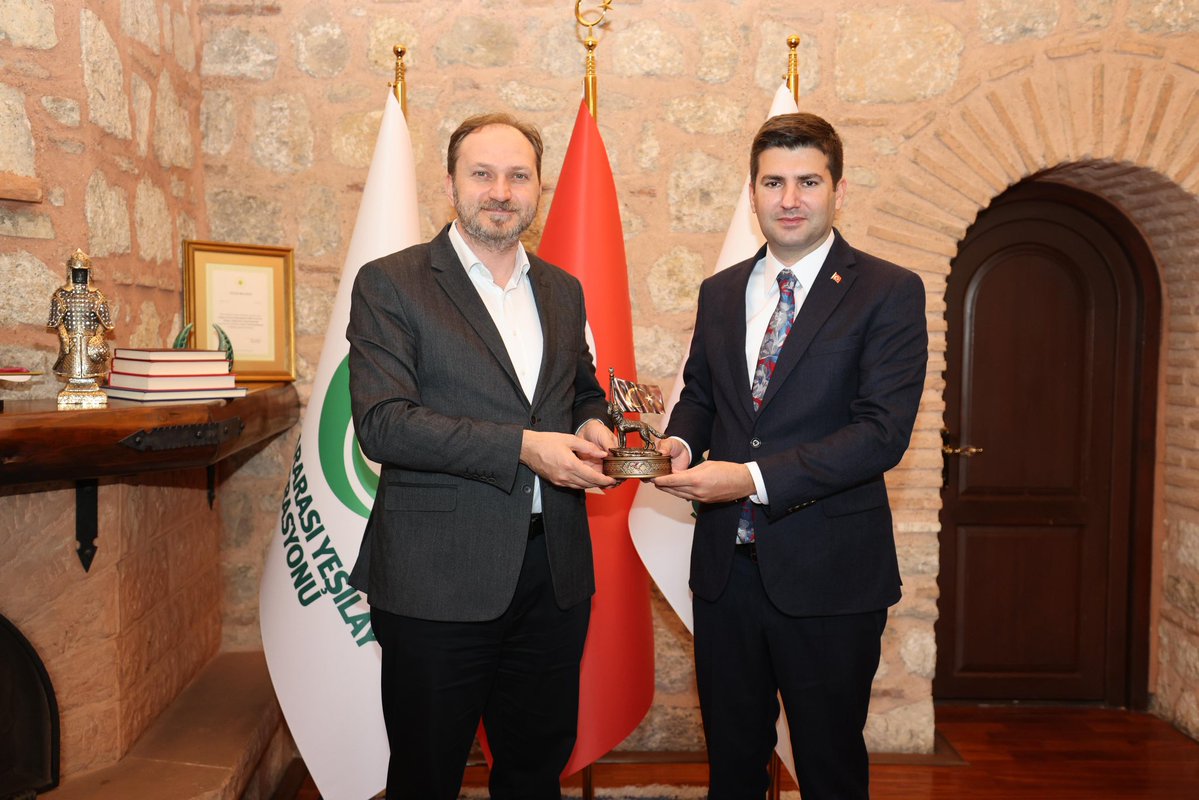 Türkiye Yeşilay Cemiyeti’ni ziyaret ederek Genel Başkan Mehmet Dinç Bey ile bir araya geldik. Türk gençliğini zararlı alışkanlıklardan koruma ve bağımlılıkla mücadele konularında istişarelerde bulunduk.

Çalışmalarında başarılar diliyor, nazik misafirperverlikleri için teşekkür