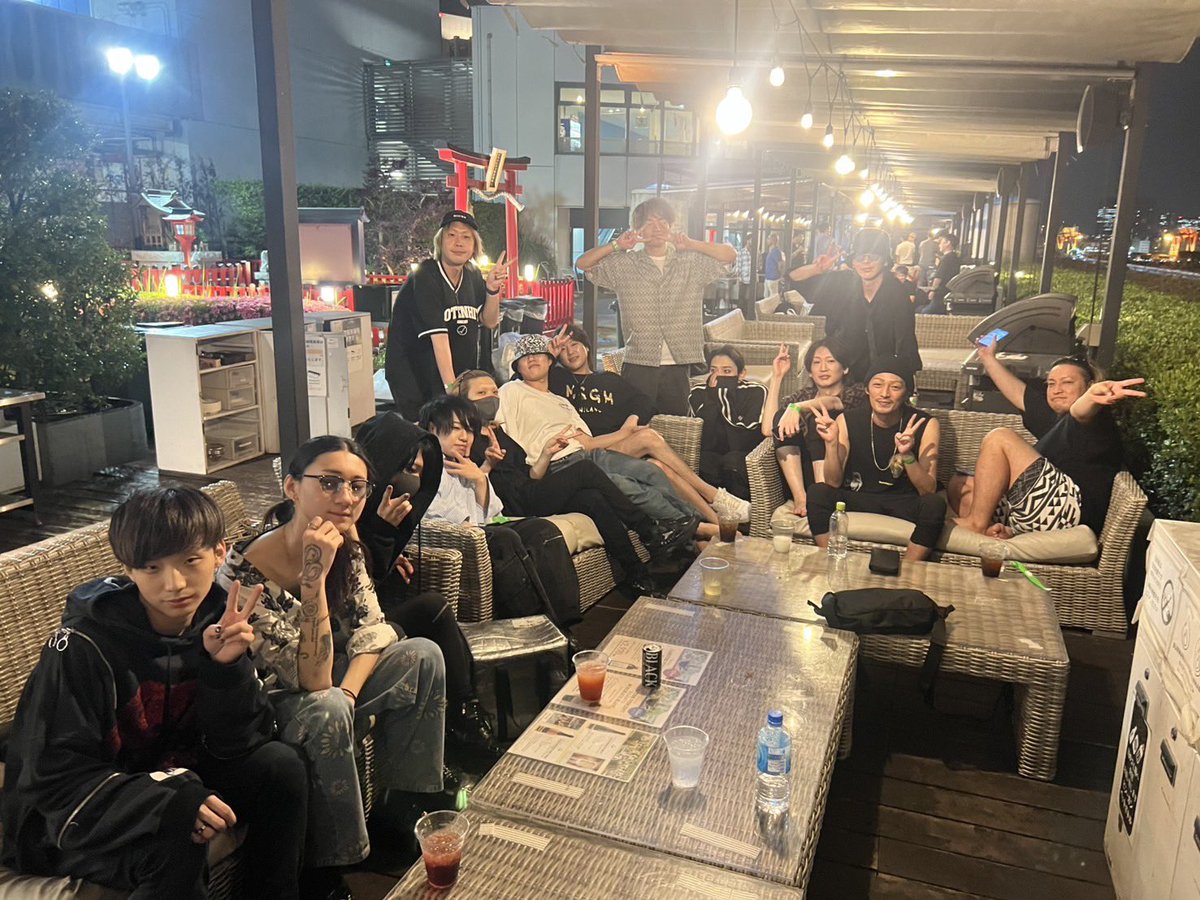 BARandJOKER's tweet photo. 12/1 (月)

本日は店休となります😪

12/2(火)から通常営業となり、
12/9(火)は【飲み放題Day】です🍻

最近、新しい仲間も入り
どんどん勢いを増している【&JOKER】
ですが、、、まだまだ従業員募集中です‼️

☑️未経験でも全然OK👌
☑️時給保証＋歩合で稼げる💰
☑️即日面接！寮完備🏠
☑️自由なシフトで働きやすい📅

まずは気軽に面接から！
お待ちしております🙇‍♂️

#歌舞伎町 #歌舞伎町ボーイズバー #バー
#BAR #初回 #ホスト #イケメン 
#高収入 #カラオケ #バイト