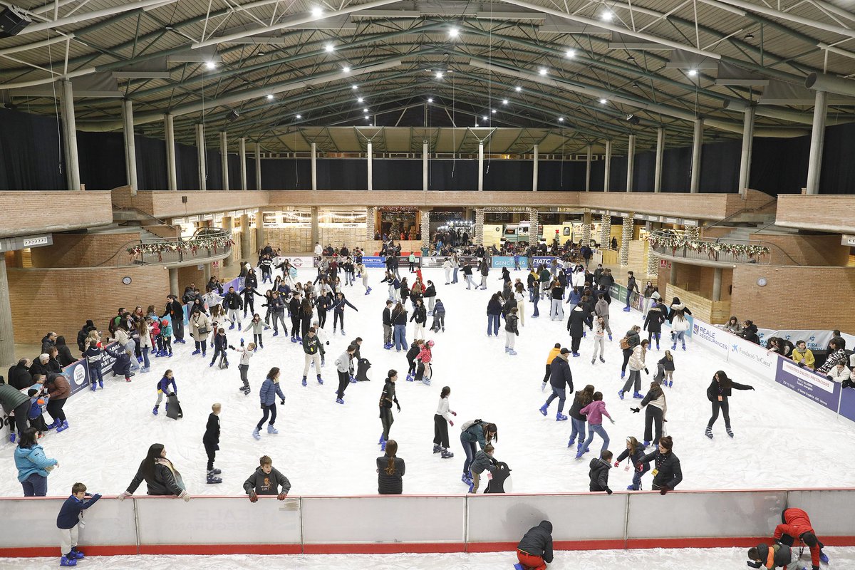 Ja està disponible la venda d'entrades per la #PistadeGel! ⛸️ Ah, i no t'oblidis del tobogan de 2,5 metres d’alçada, 27 metres de llargada i 3 carrils per baixar-hi amb trineu! 🛷
❄️ Del 20 de desembre al 4 de gener, congela els bons moments.
🎟 Entrades: inscritum.com/detall/MTcvRnV…